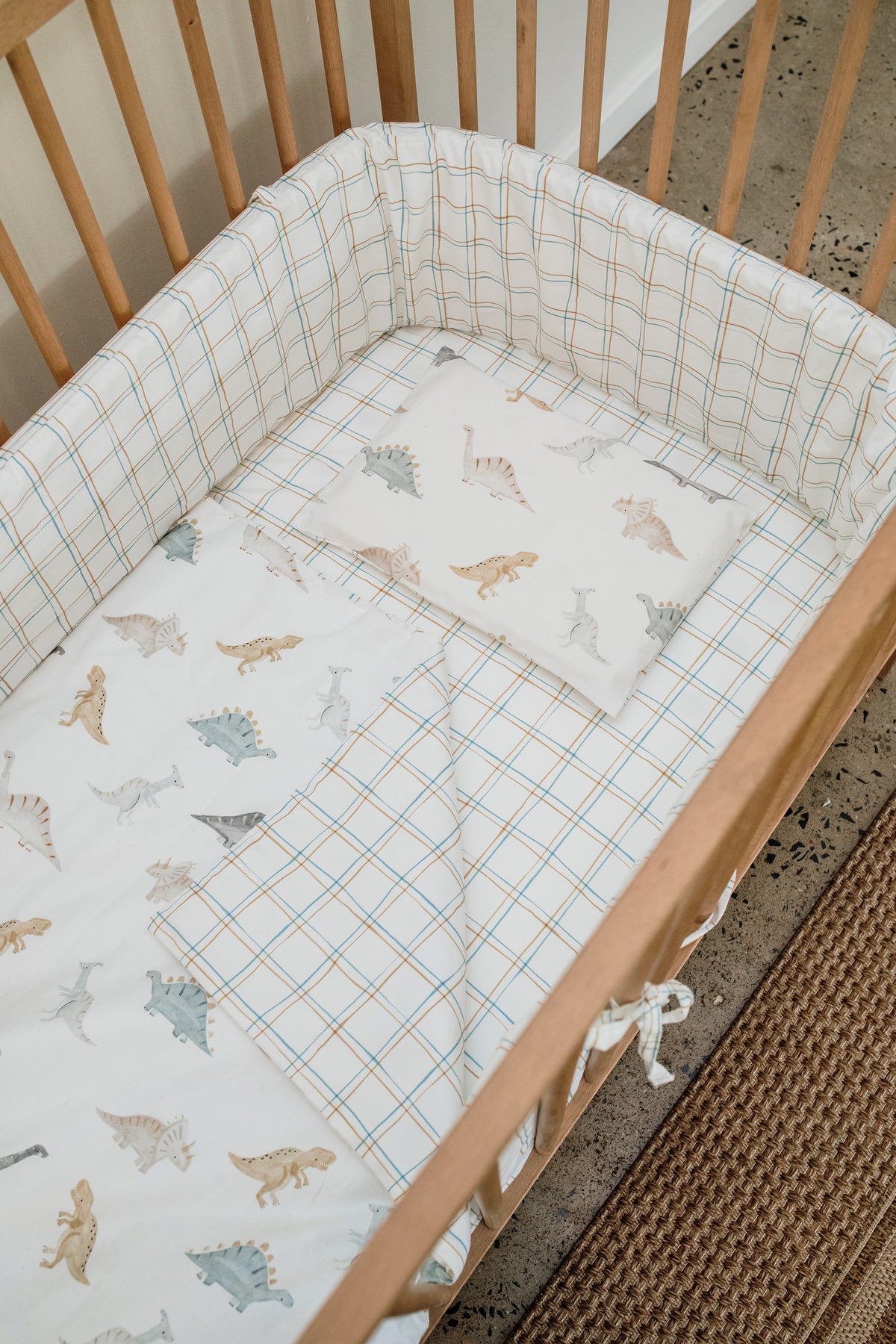 Squiggle Line 100% Cotton Cot Fitted Sheet