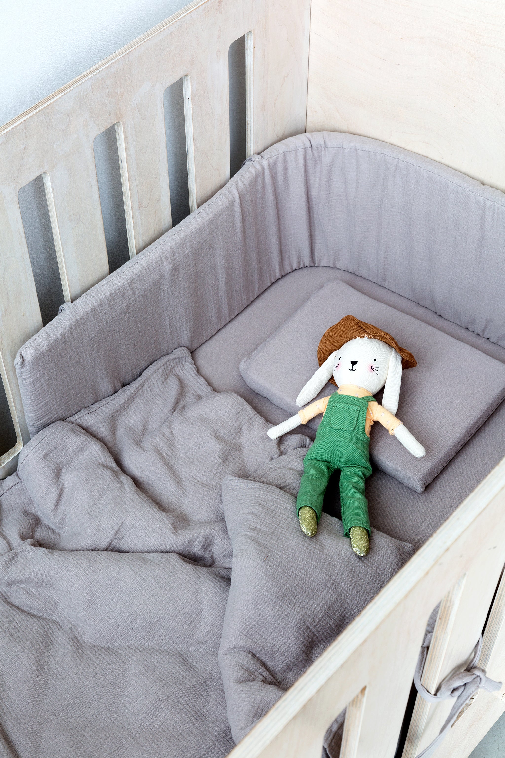 Grey Muslin Cot Bumper Cover